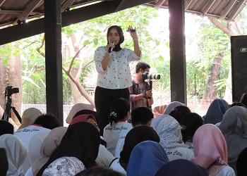 Workshop Komunikasi dan Kepemimpinan oleh Ibu Reny Kepala Program Studi Komunikasi Universitas Pembangunan Jaya